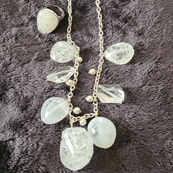 BOGO*     White crackled stones ring & necklace set - Picture 1 of 4